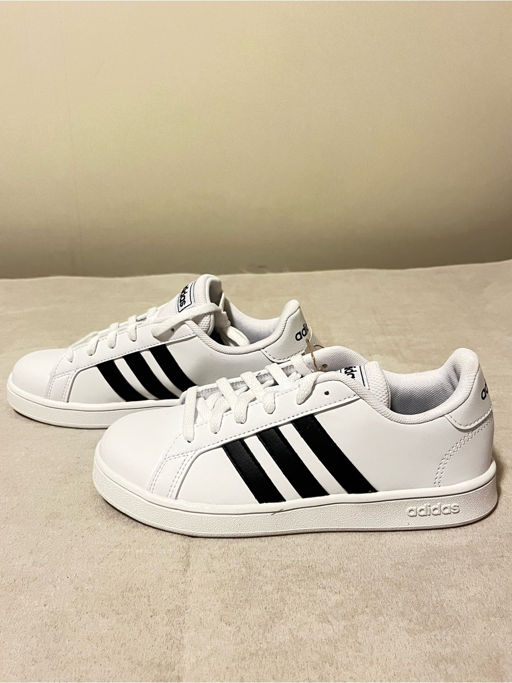 Adidas Grand Court K classic sneakers Size 3 white and black colorway. NEW - Picture 5 of 12